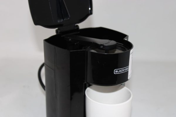 BLACK + DECKER 350W 1 CUP COFFEE MAKER - Image 3