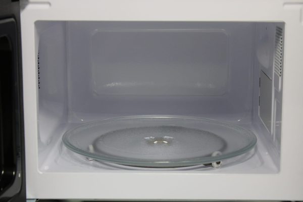 Hisense H20MOMS11 20L Microwave - Image 3