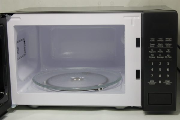 Hisense H20MOMS11 20L Microwave - Image 2