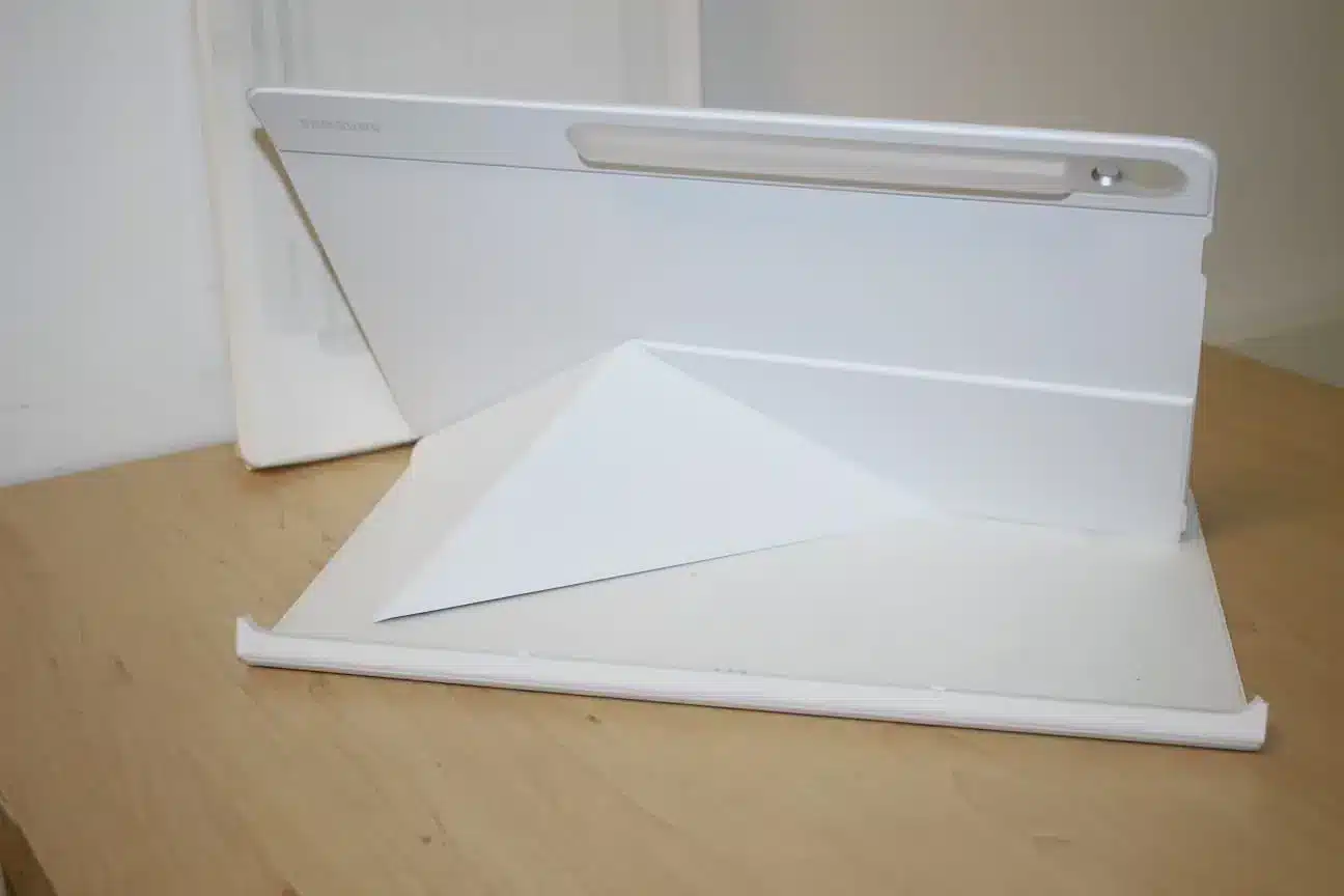 Samsung Galaxy Tab S10 Fe+ Smart Book Cover - Image 4