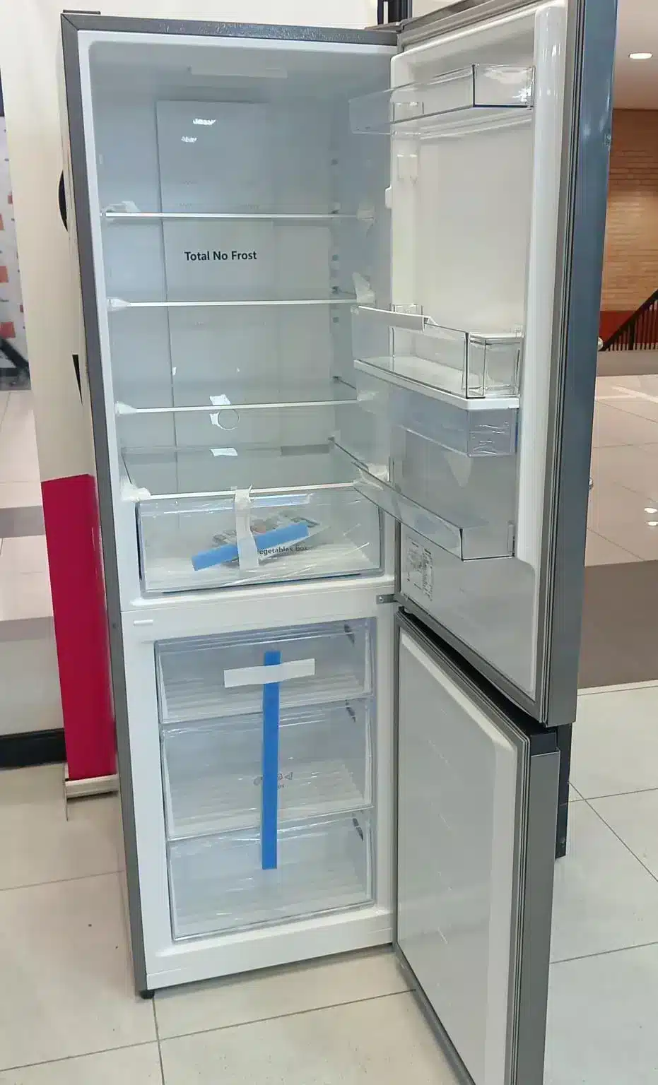 Hisense 298L Bottom Freezer Fridge - Image 5