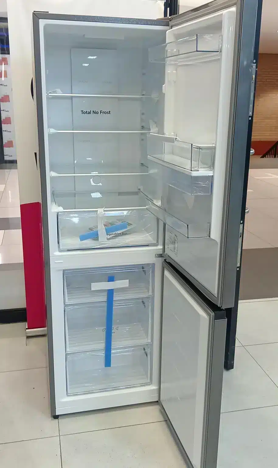 Hisense 298L Bottom Freezer Fridge - Image 3