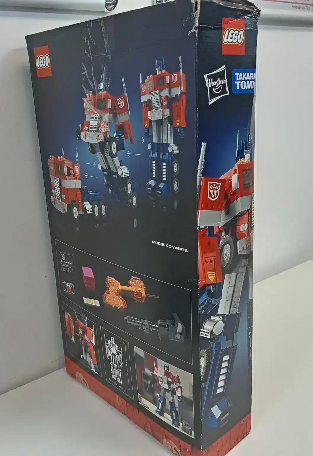 LEGO ICONS Optimus Prime - Image 3