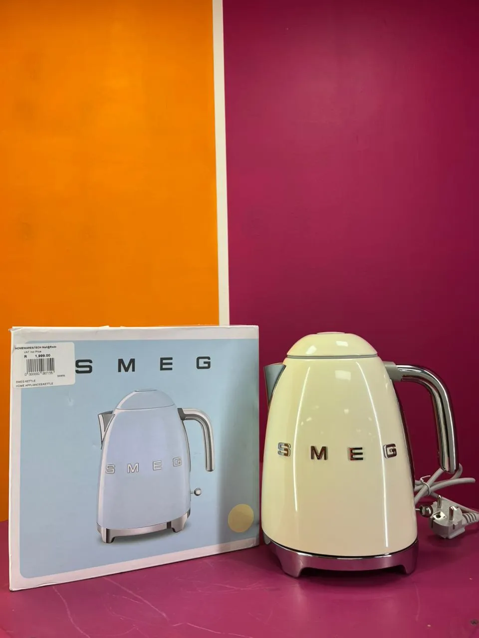 Smeg - 1.7 Litre 3D Logo Kettle - Cream