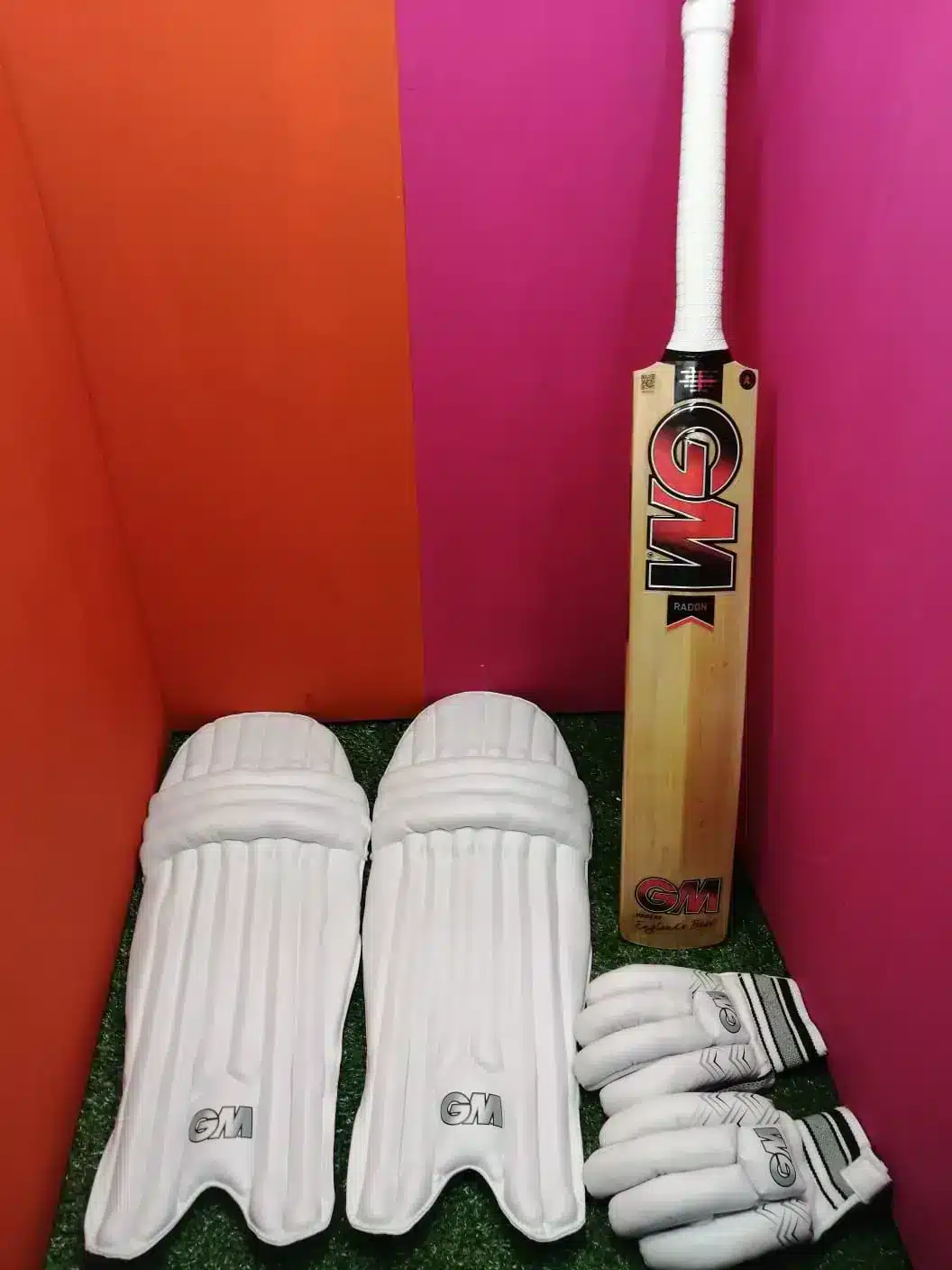 GM Radon English Willow Cricket Set - Left Handed - Image 6