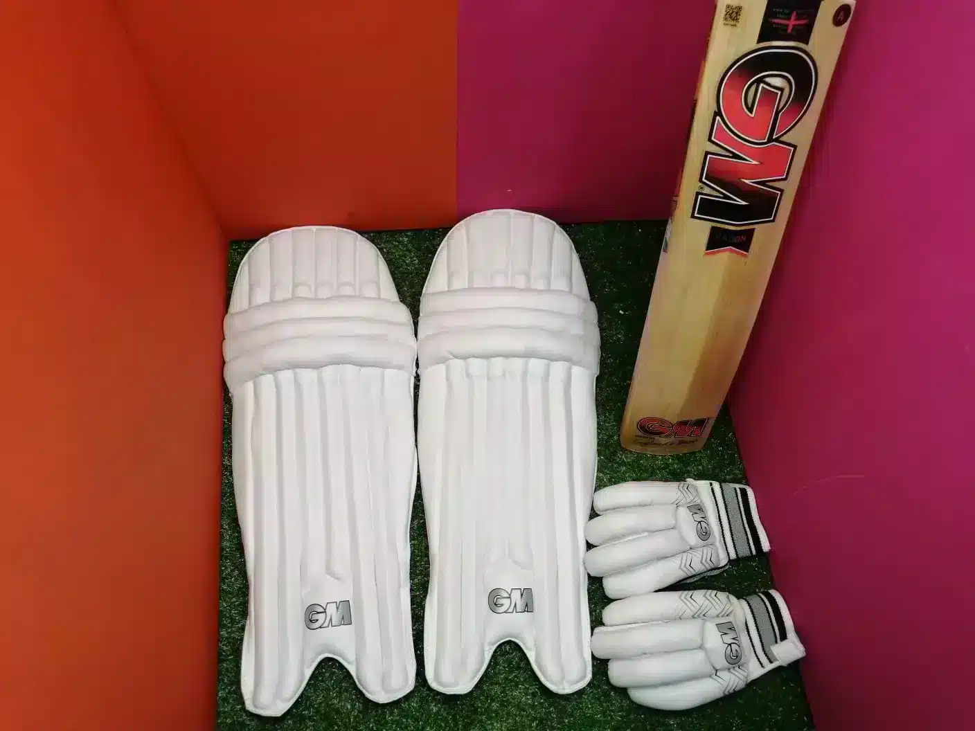 GM Radon English Willow Cricket Set - Left Handed - Image 3