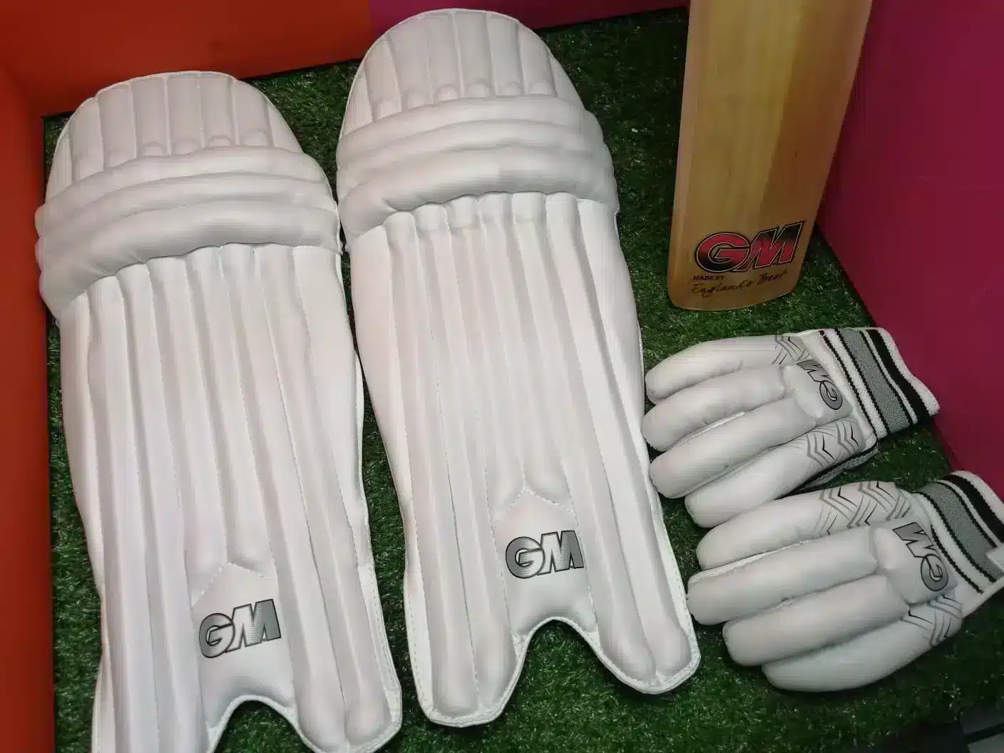 GM Radon English Willow Cricket Set - Left Handed - Image 4