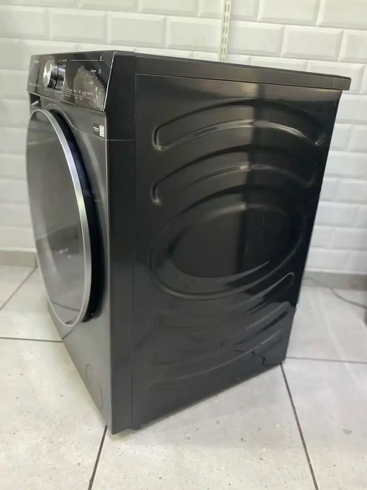 Hisense 12Kg Smart Front Load Washing Machine with Inverter - Premium Black - Image 4
